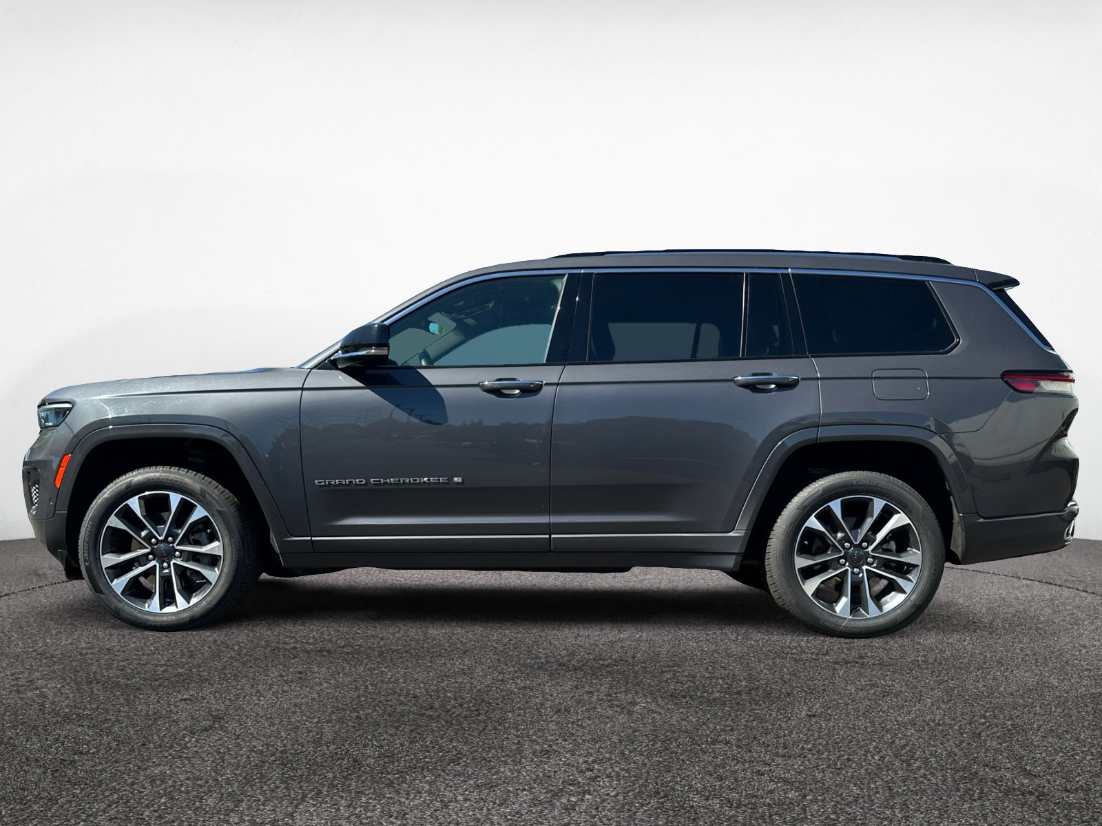 2023 Jeep Grand Cherokee Overland photo 3