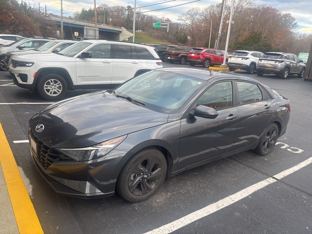 2021 Hyundai Elantra SEL Convenience photo 3