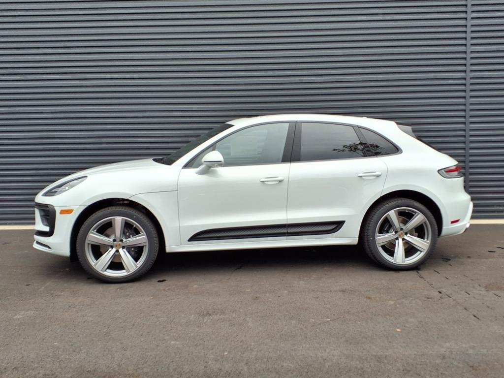 2025 Porsche Macan T photo 2