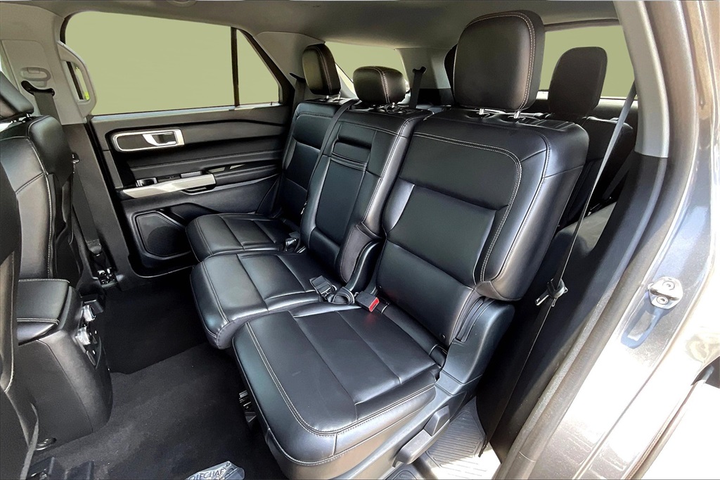 2023 Ford Explorer XLT photo 25