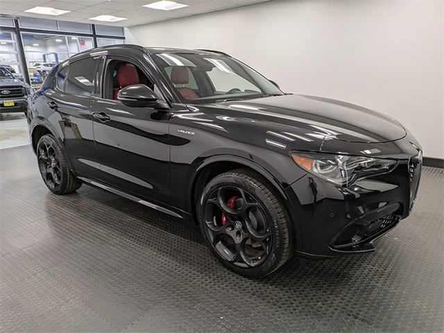 2024 Alfa Romeo Stelvio Ti photo 3