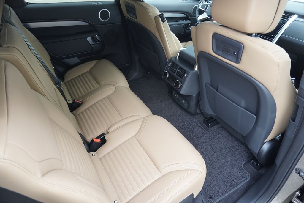 2025 Land Rover Discovery SE photo 26