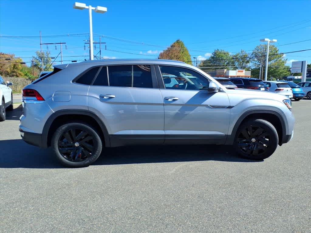 2023 Volkswagen Atlas Cross Sport V6 SE Technology photo 2