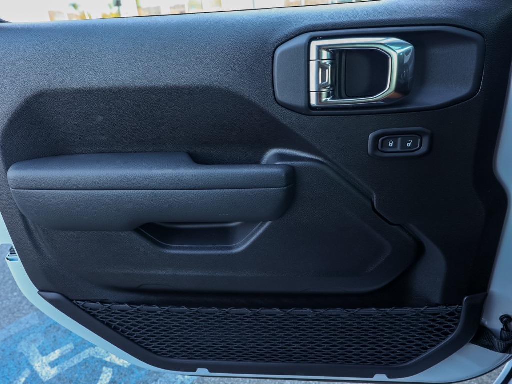 New 2026 Bright White Clear-Coat Exterior Paint Jeep Sport image 19