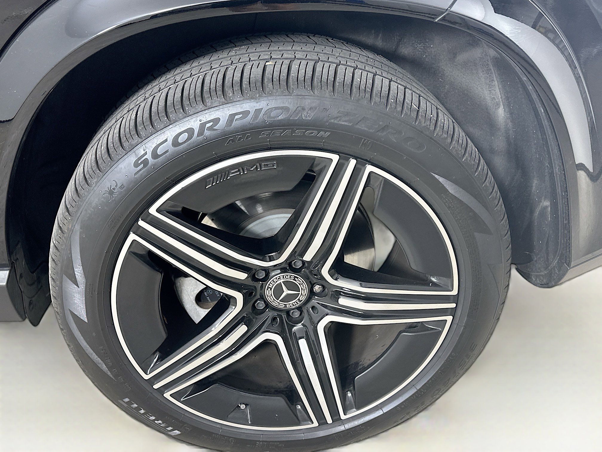 2025 Mercedes Benz GLE 450e 4MATIC photo 4