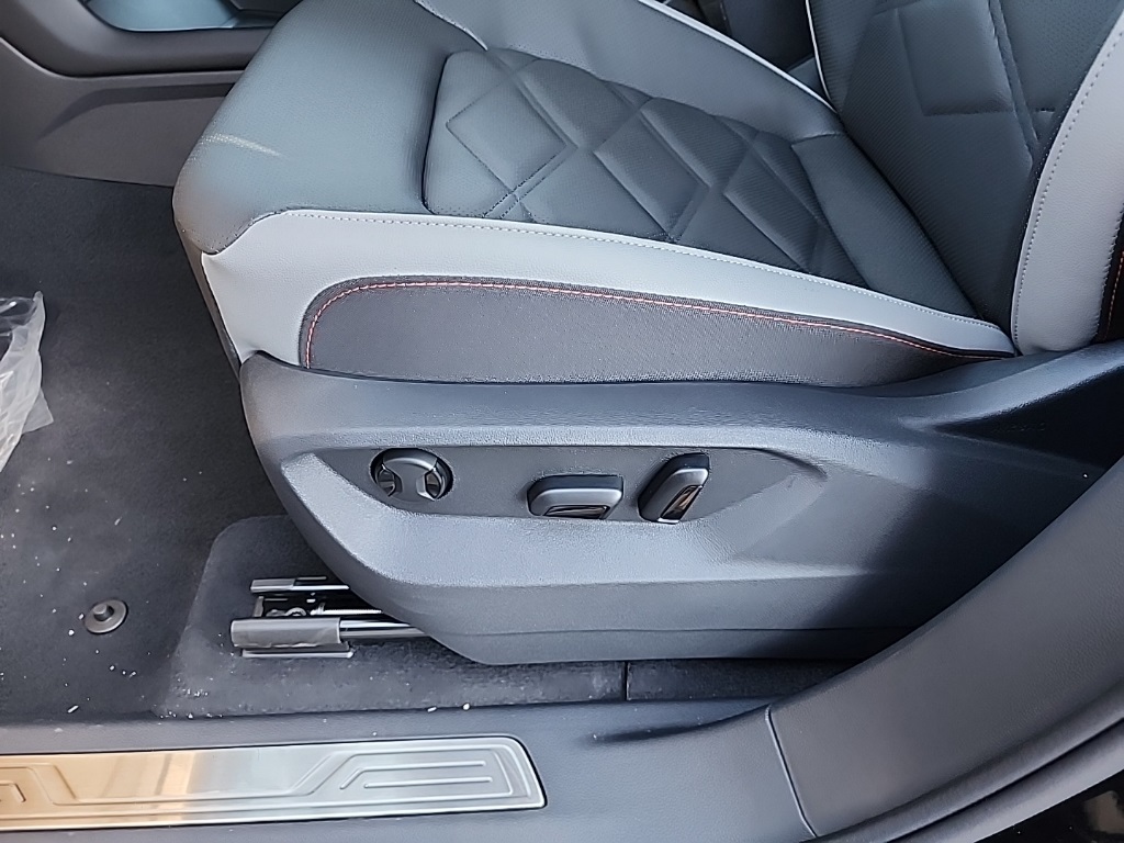 2025 Volkswagen Atlas Peak Edition SE photo 12