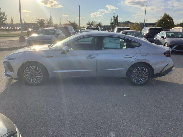 2026 Hyundai Sonata Hybrid Limited photo 2
