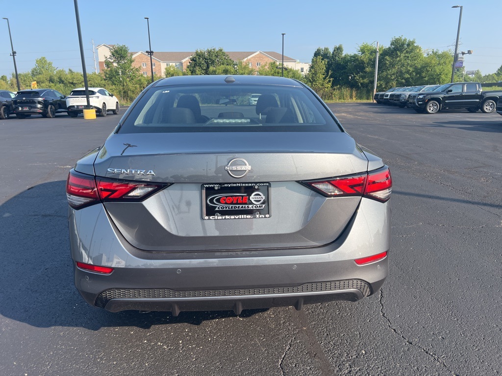 2025 Nissan Sentra SV photo 4