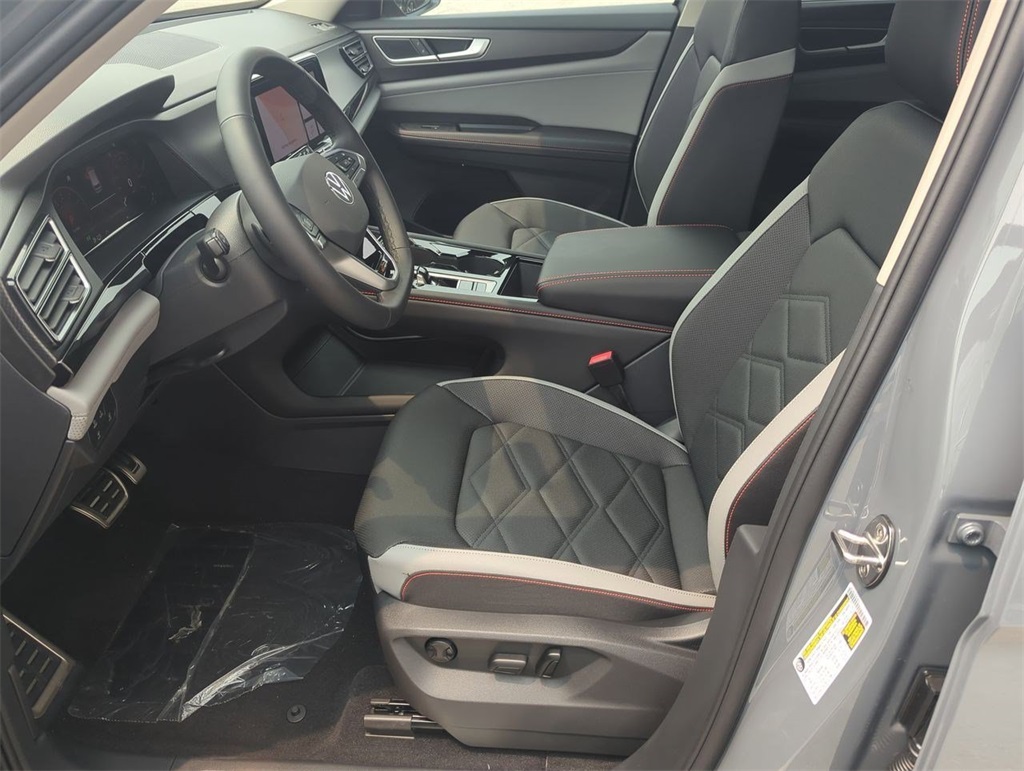 2025 Volkswagen Atlas Peak Edition SE photo 17