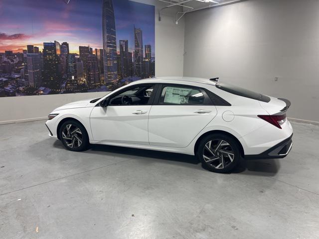 2025 Hyundai Elantra Hybrid SEL Sport photo 4