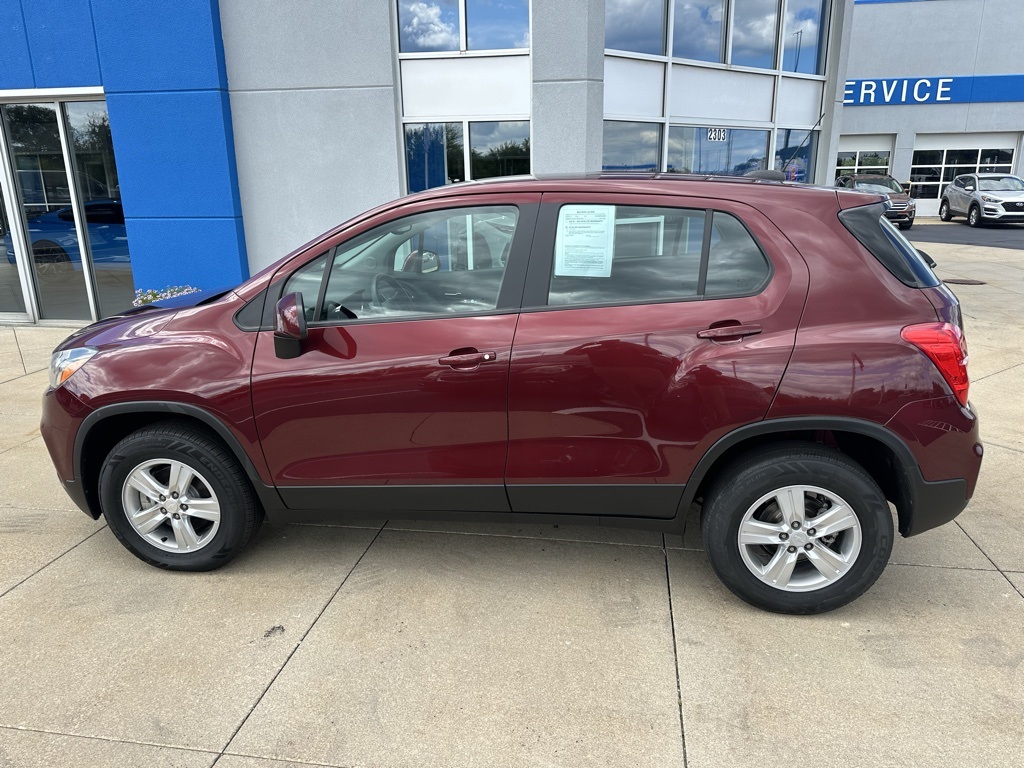 2017 Chevrolet Trax LS photo 2