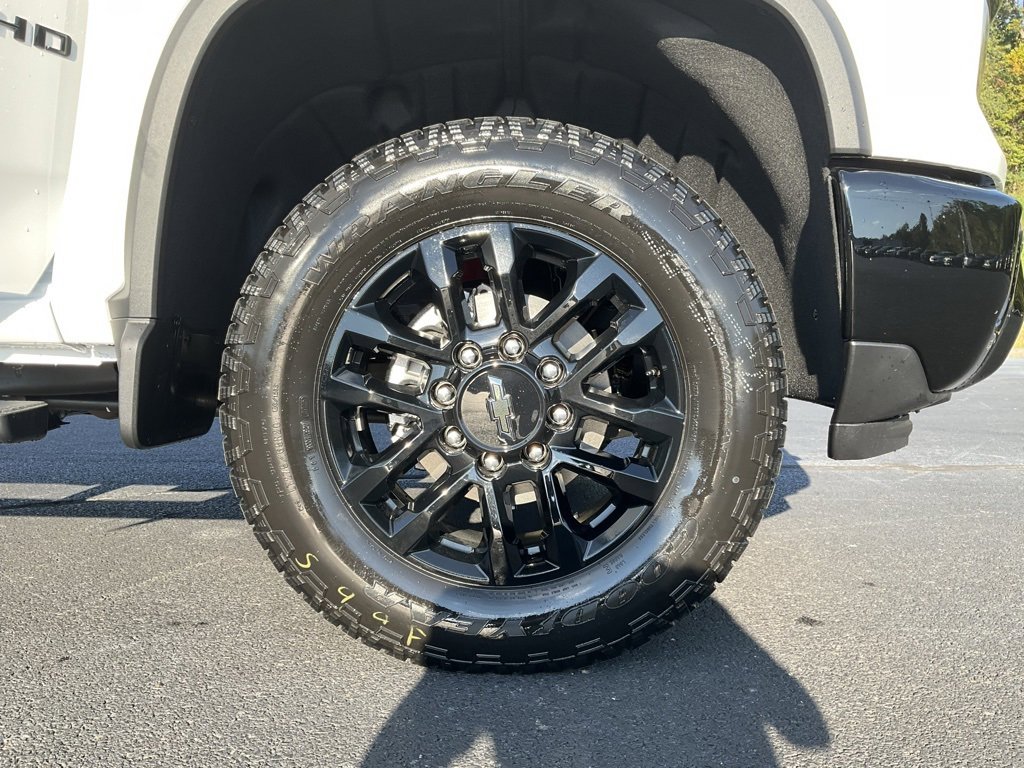 2025 Chevrolet Silverado 2500HD Custom photo 18