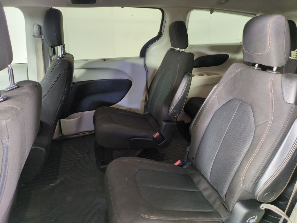 2020 Chrysler Pacifica Touring photo 22