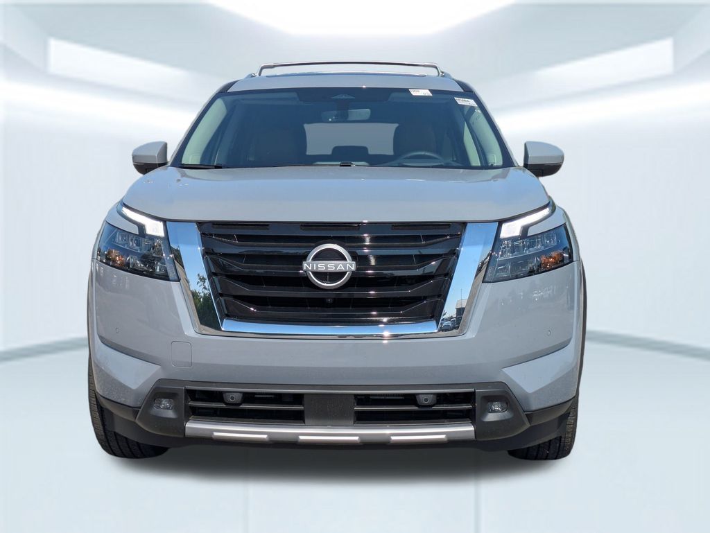 2025 Nissan Pathfinder Platinum photo 8