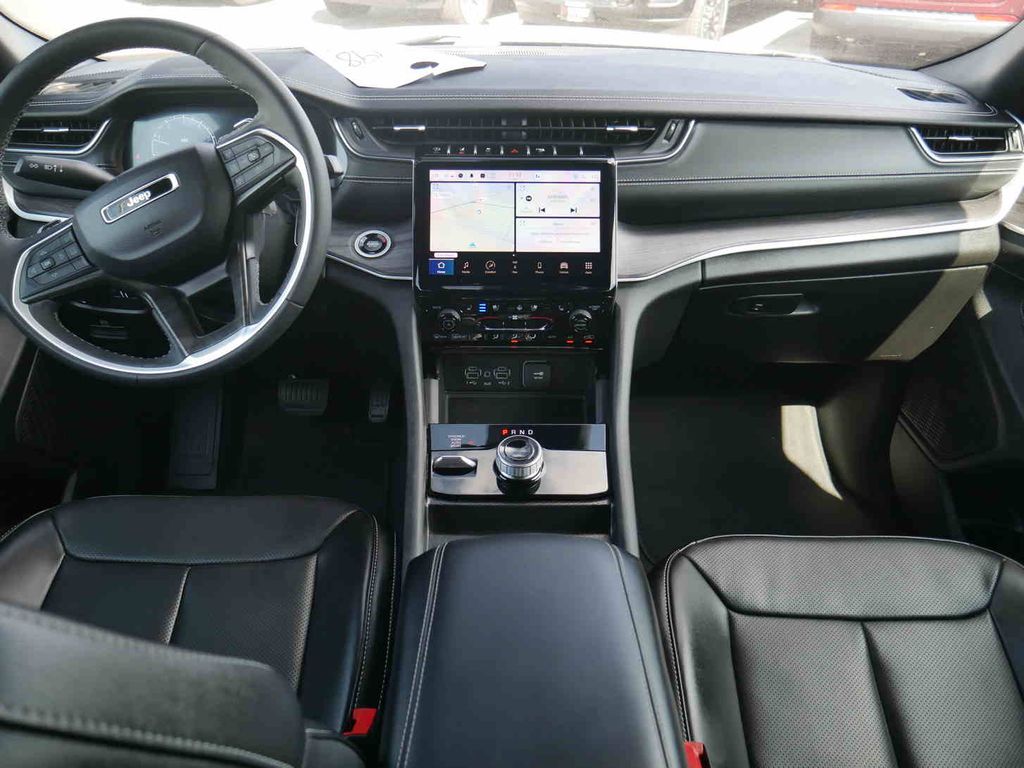 2024 Jeep Grand Cherokee Limited photo 3