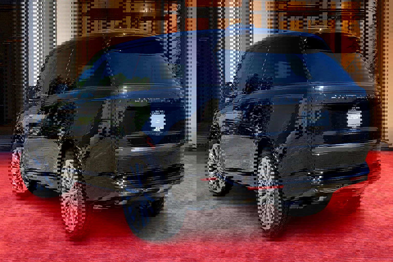2025 Land Rover Range Rover SE photo 2