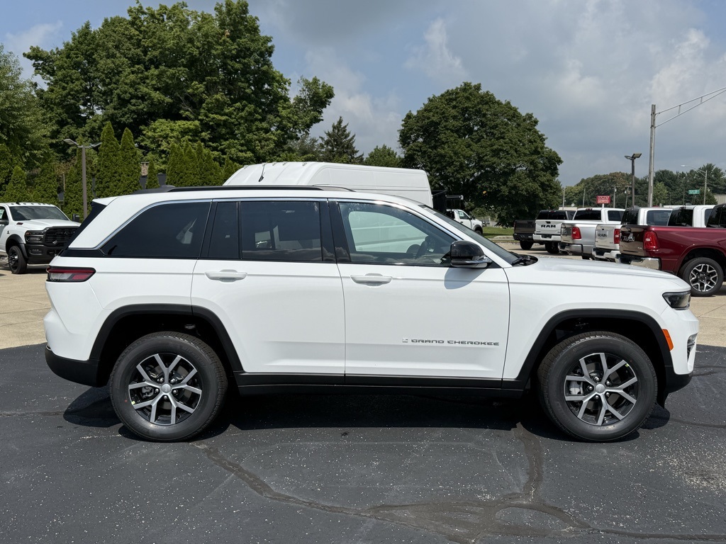 2025 Jeep Grand Cherokee Limited photo 7