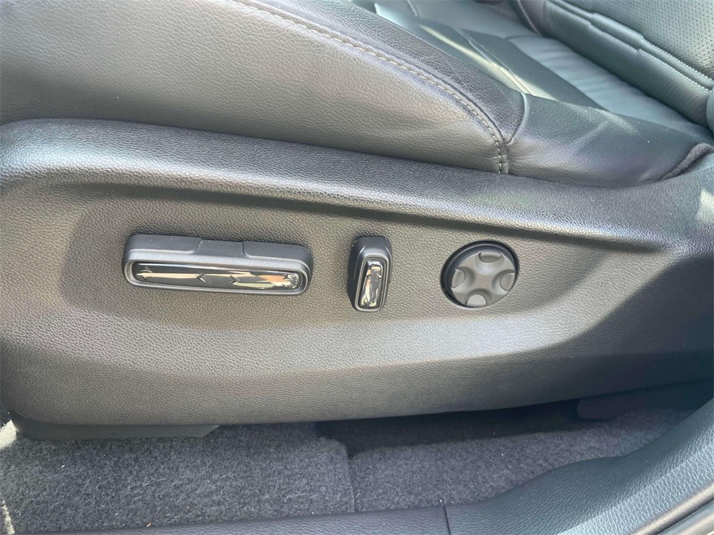 2021 Honda CR-V Hybrid Touring photo 17