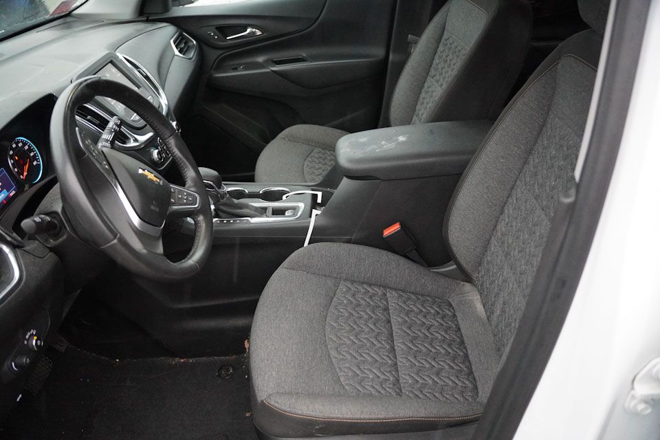 2022 Chevrolet Equinox LT photo 3