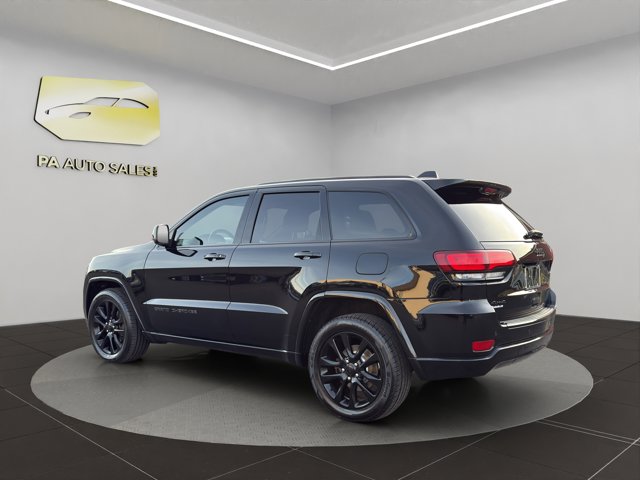 2017 Jeep Grand Cherokee Altitude photo 2