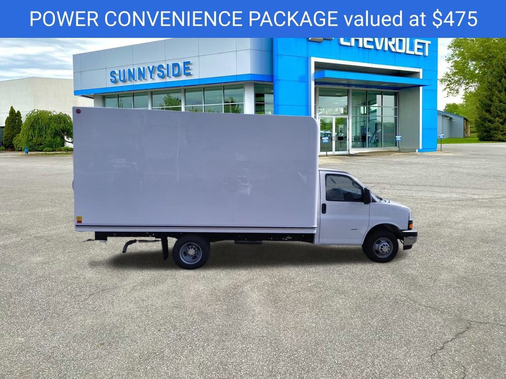 2025 Chevrolet Express Cutaway 3500 photo 2