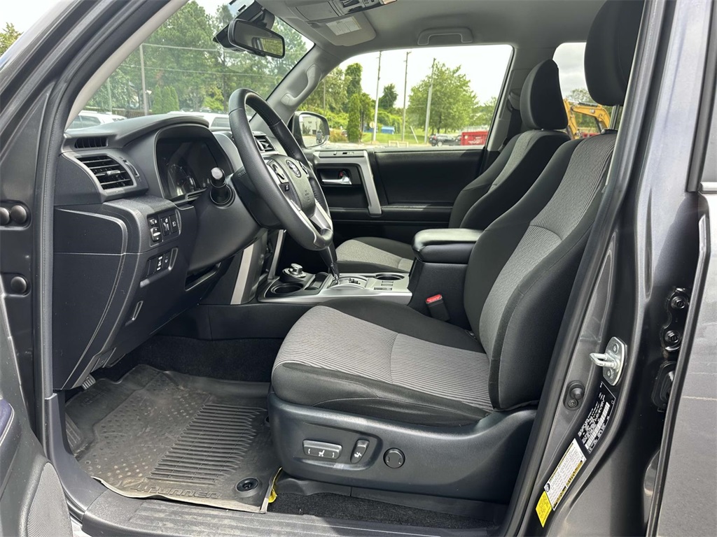 2022 Toyota 4Runner SR5 4WD photo 4