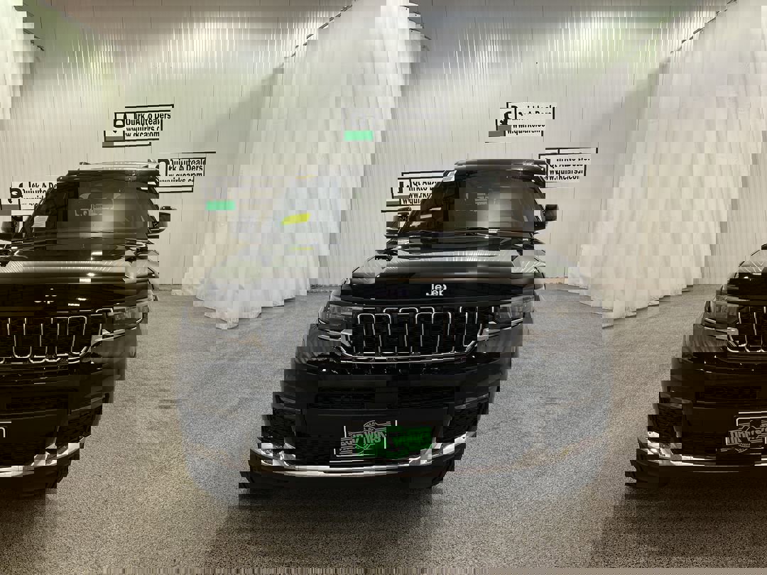 2025 Jeep Grand Cherokee Limited photo 2