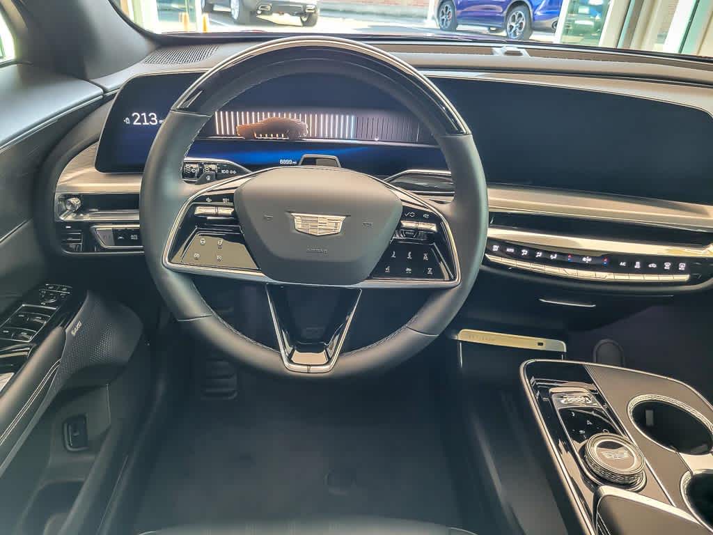 2024 Cadillac Lyriq Luxury photo 8