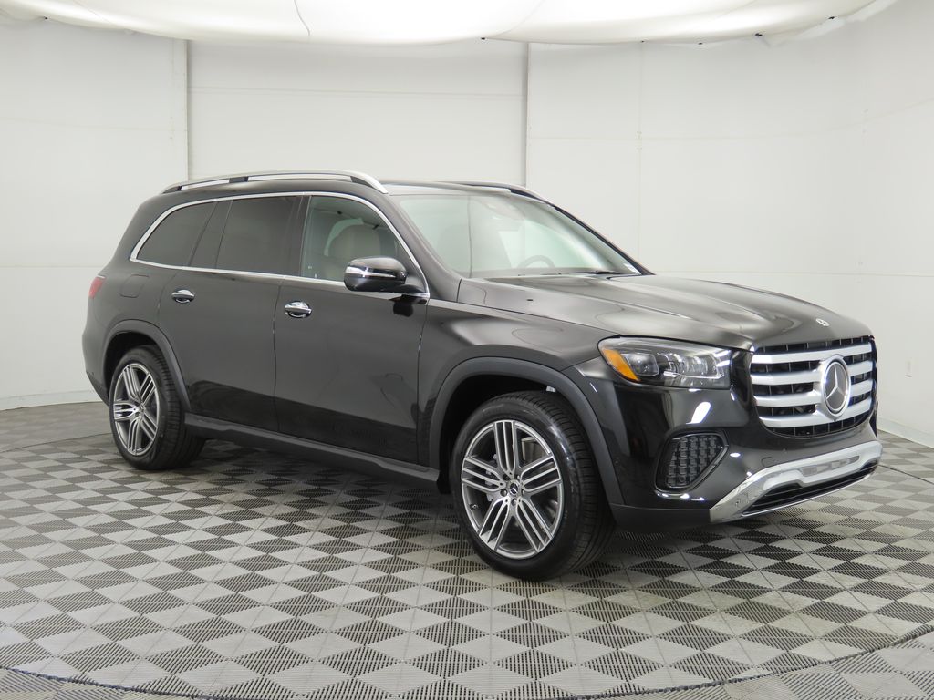 2026 Mercedes Benz GLS 450 4MATIC photo 3