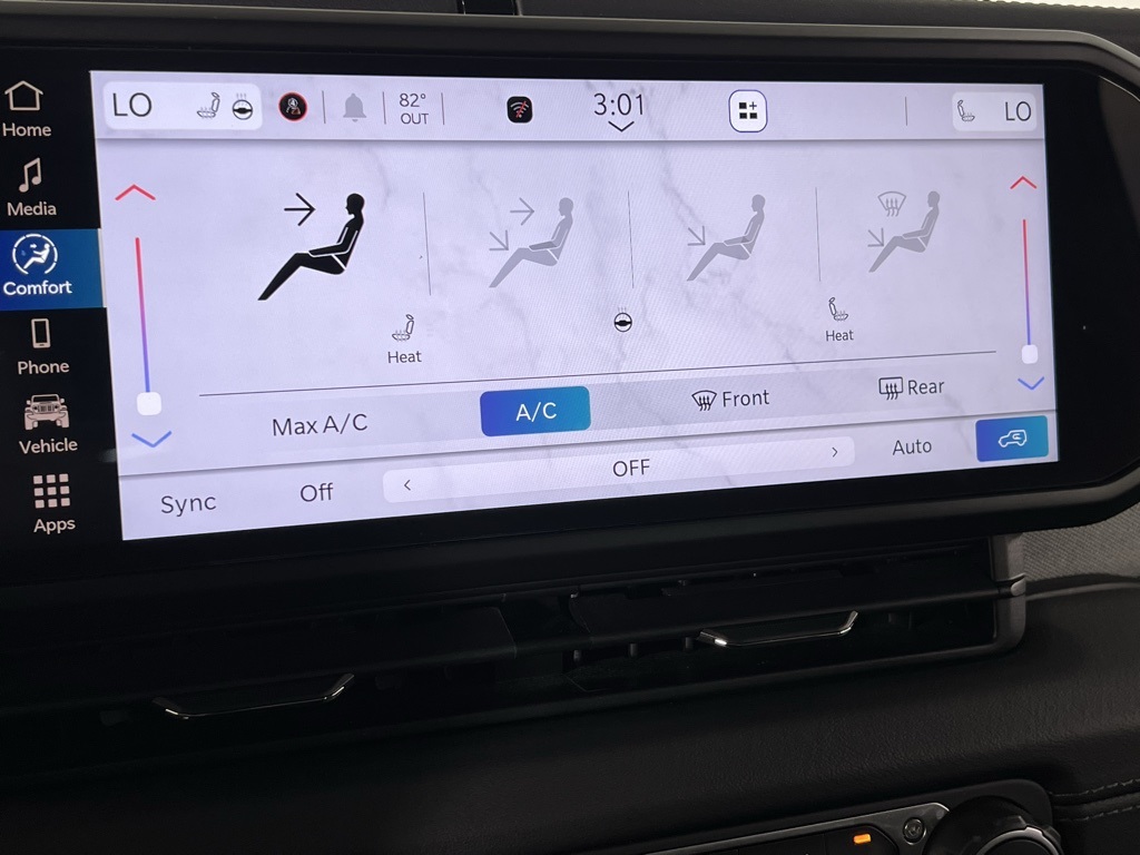2024 Jeep Wrangler Sahara photo 16