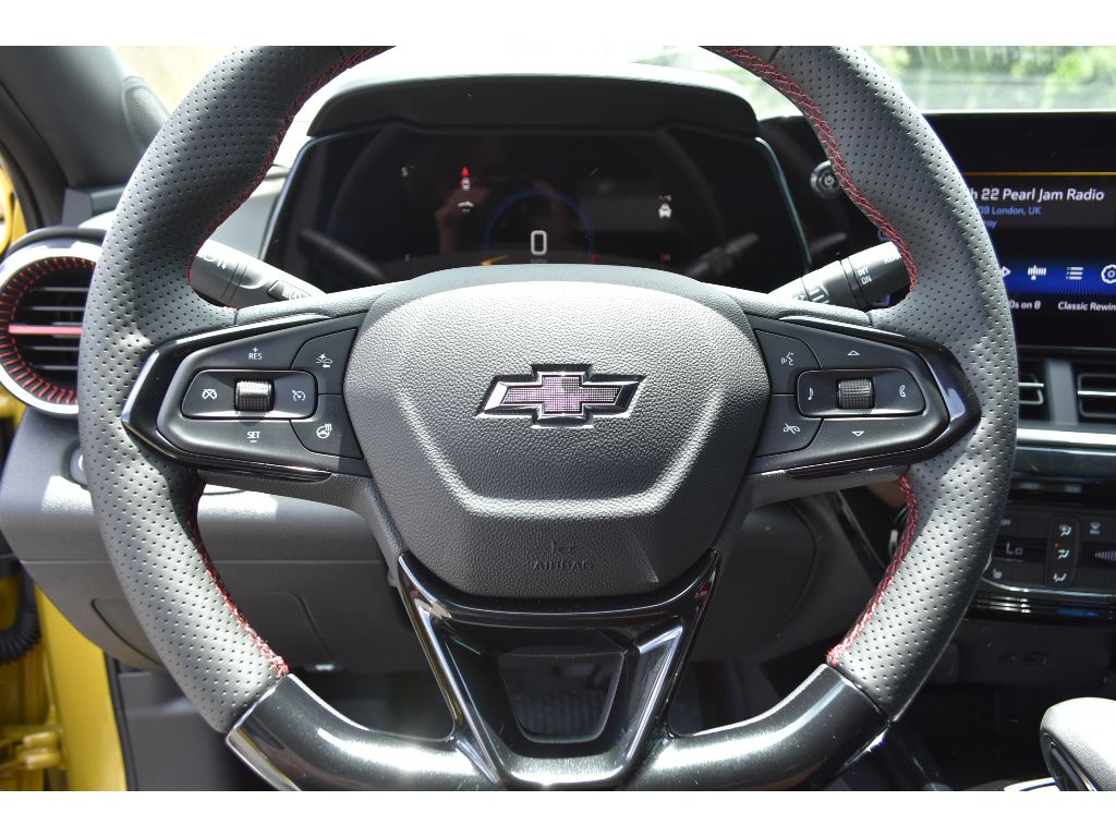 2025 Chevrolet Trax photo 17