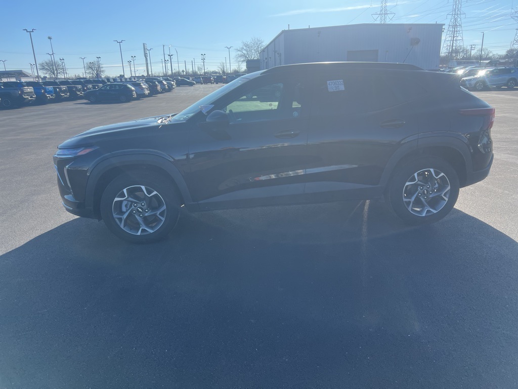 2025 CHEVROLET TRAX - Image 1