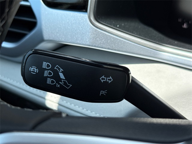 2025 Volkswagen Taos SE photo 34