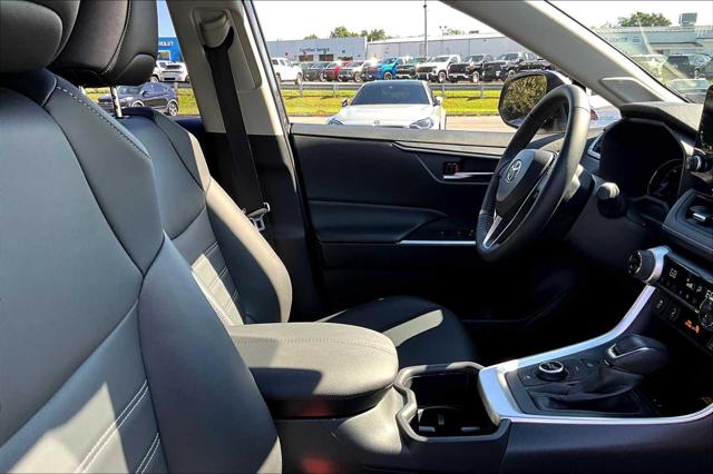2025 Toyota RAV4 Hybrid XLE Premium photo 8