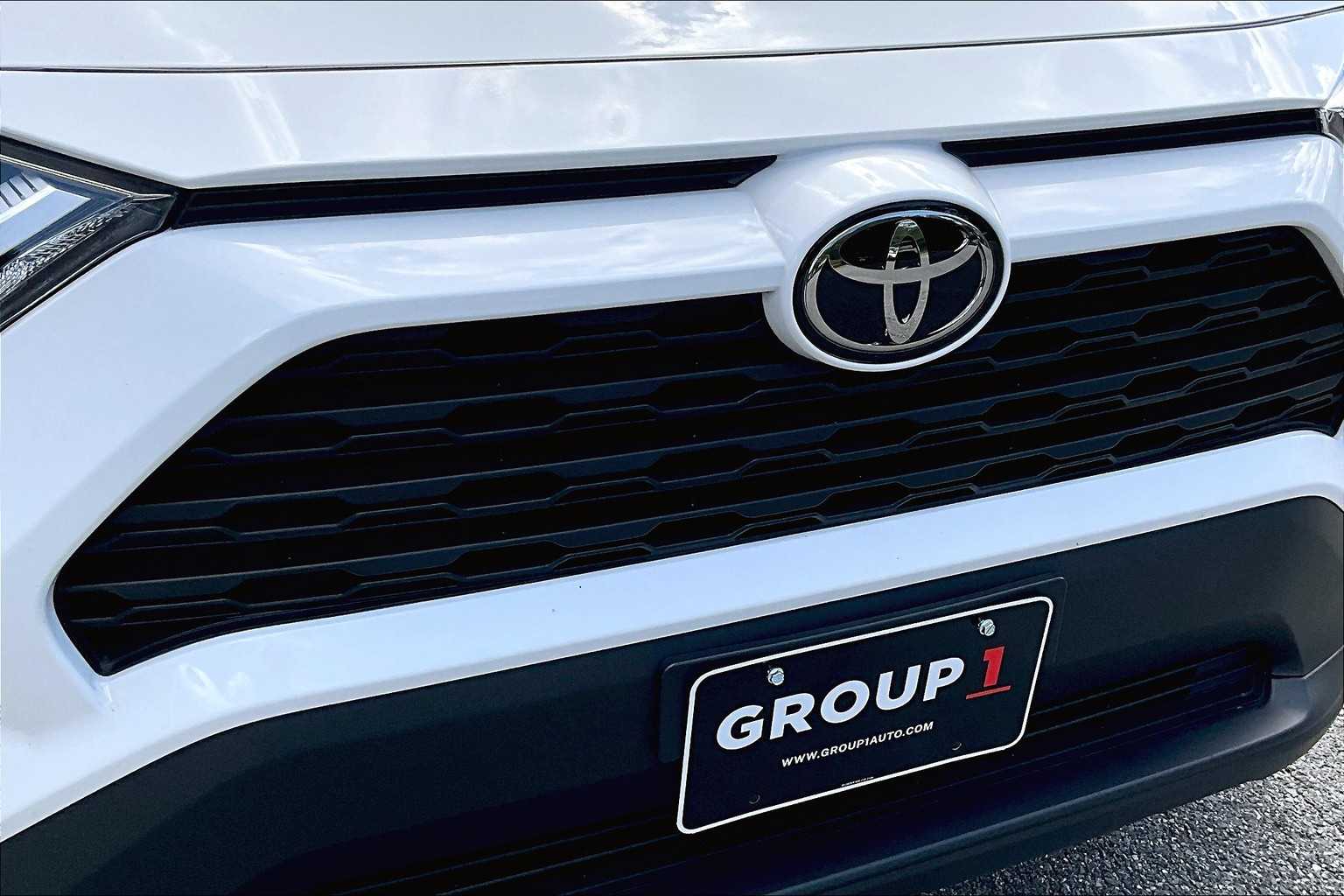 2024 Toyota RAV4 LE photo 27