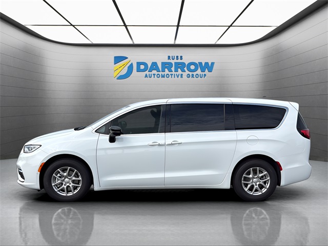 2026 Chrysler Pacifica photo 2