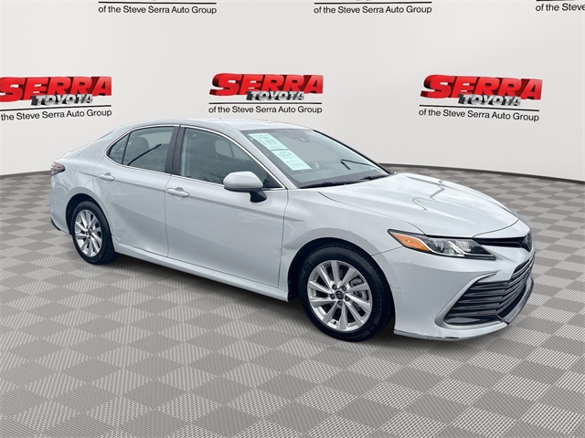 2024 Toyota Camry LE's photo