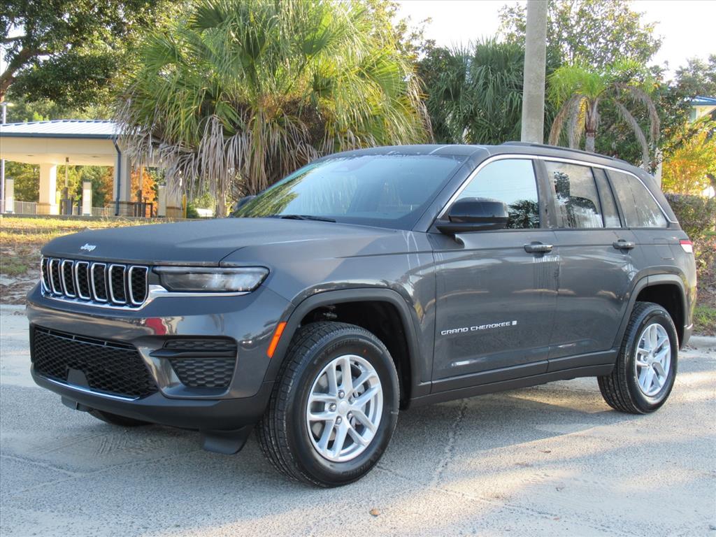 2025 Jeep Grand Cherokee Laredo X photo 2