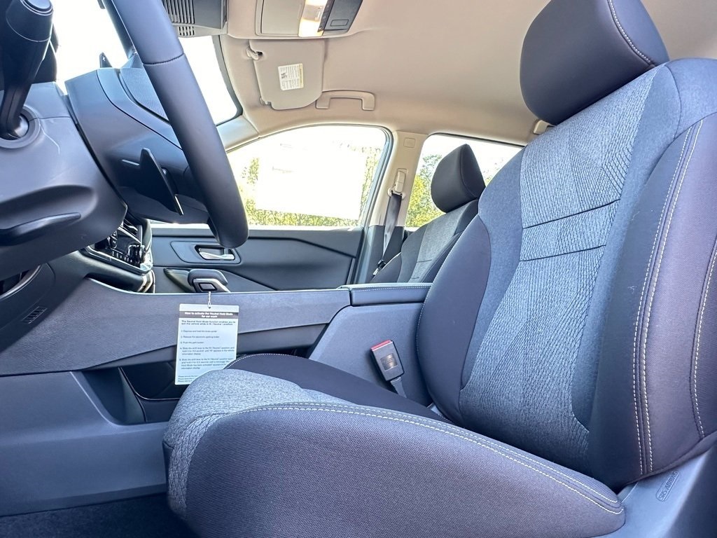 2026 Nissan Rogue SV photo 17