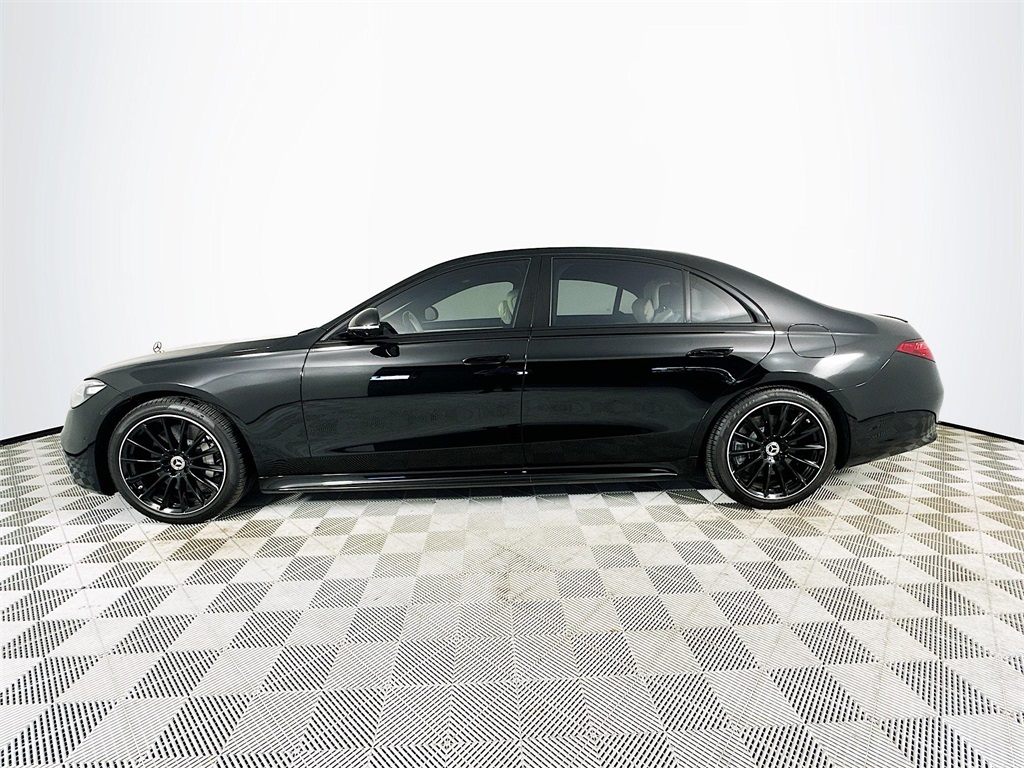 2024 Mercedes Benz S 580e 4MATIC photo 4