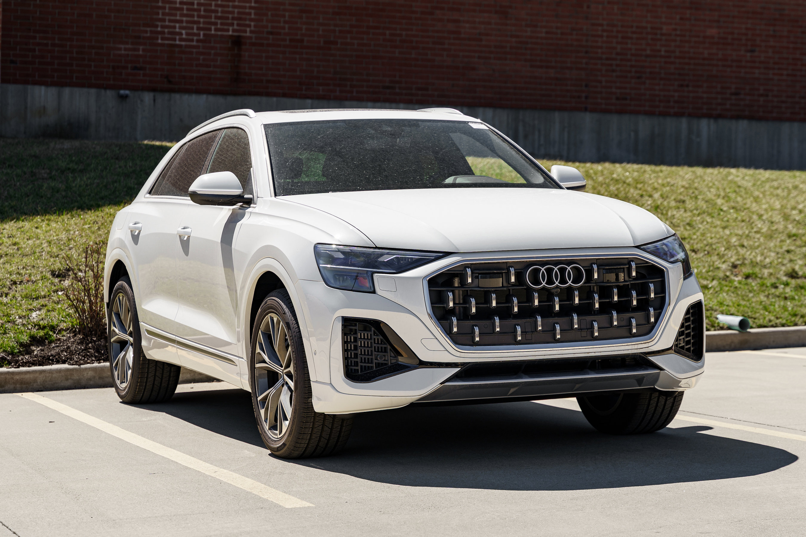 2025 Audi Q8 Premium photo 2
