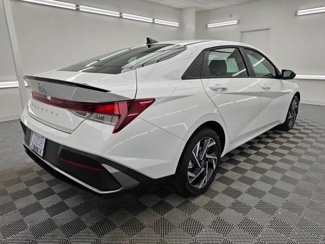 2025 Hyundai Elantra SEL Sport photo 3