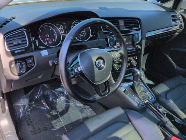 2015 Volkswagen Golf SportWagen TDI S photo 2