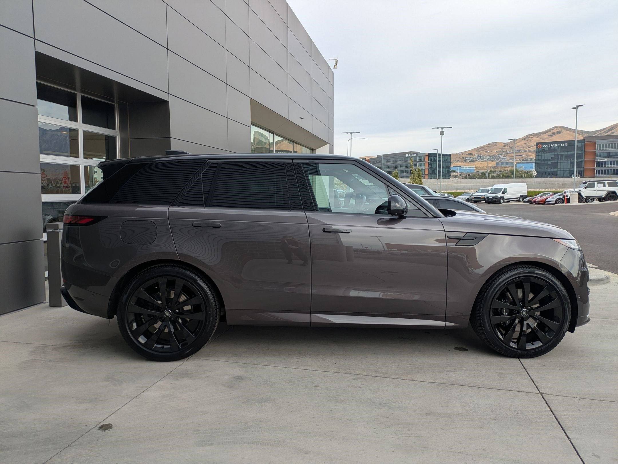 2024 Land Rover Range Rover Sport SE photo 4