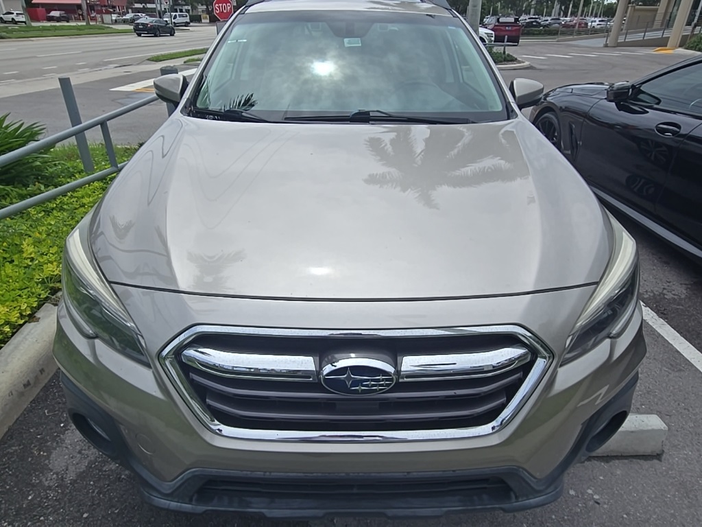 2018 Subaru Outback 2.5i Limited photo 2