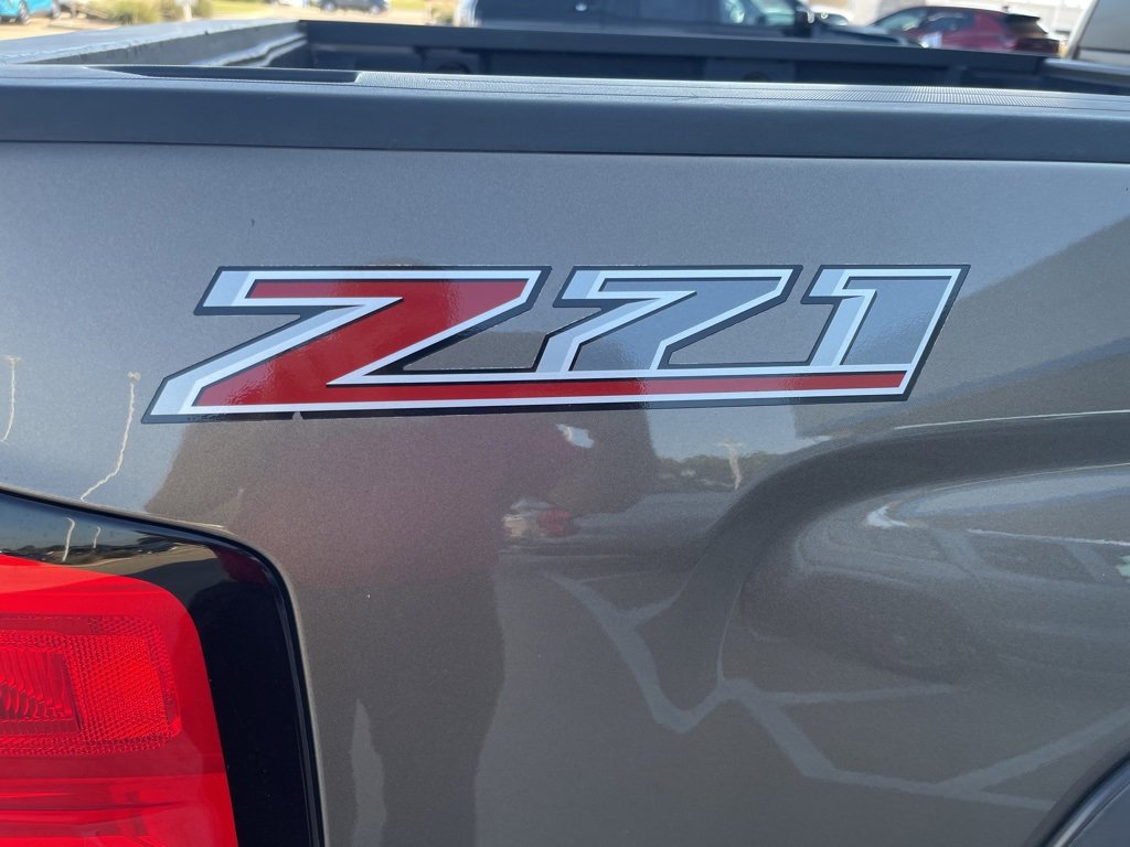 2015 Chevrolet Silverado 1500 LT photo 3