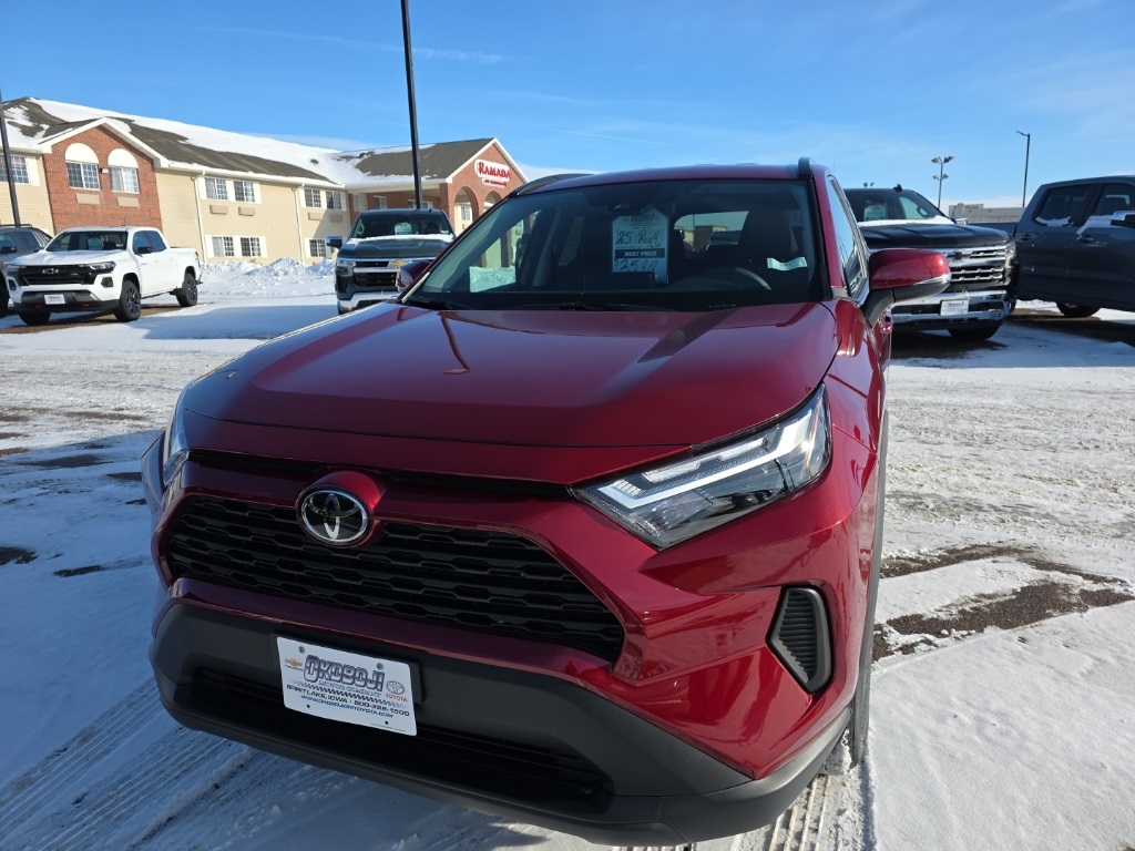 2025 Toyota RAV4 XLE's photo