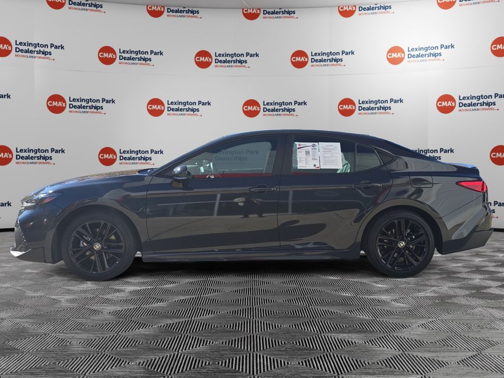 2025 Toyota Camry SE Hybrid photo 4