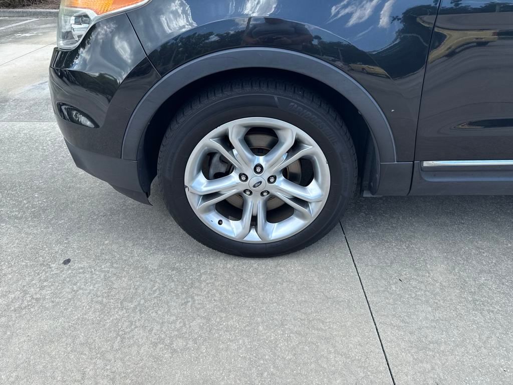2015 Ford Explorer Limited photo 9