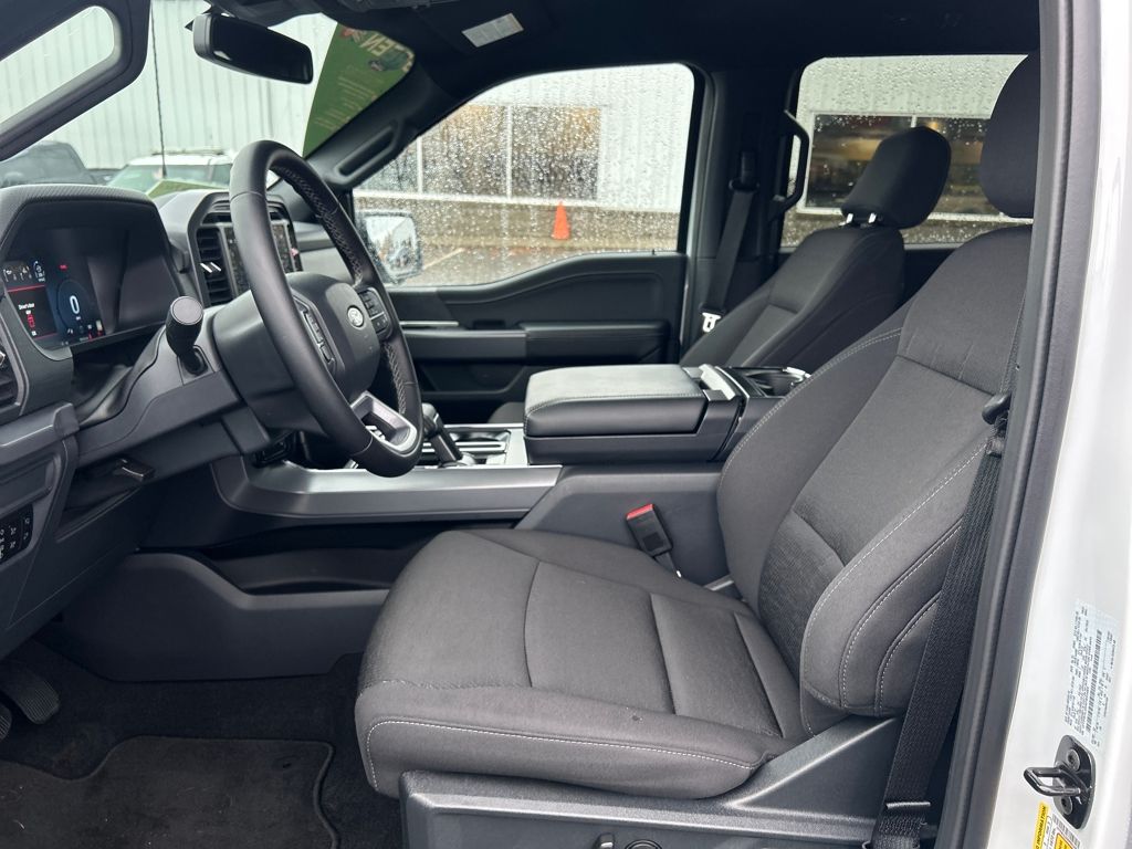 2025 Ford F-150 XLT photo 4